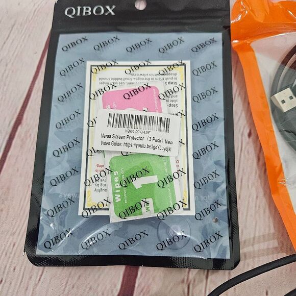 FITBIT Versa Accessory Bundle Chargers, Case & Screen Protectors - Picture 2 of 5